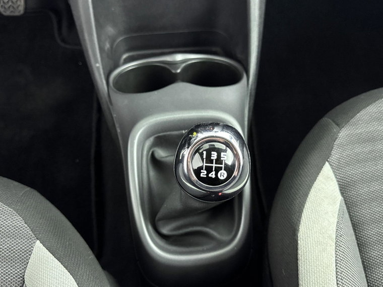 Vehicle Image 25
