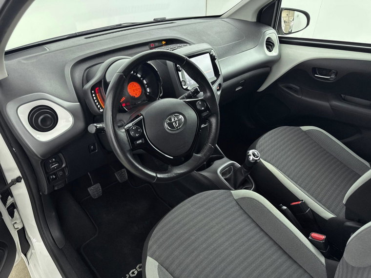 Vehicle Image 9