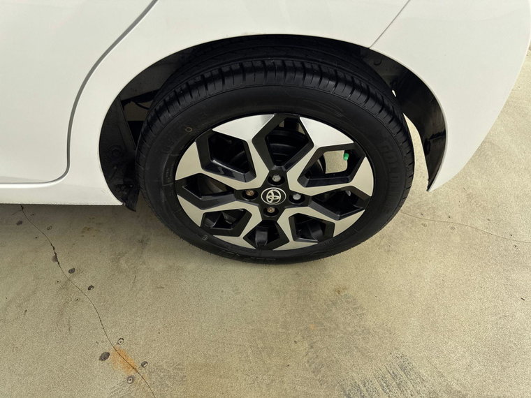 Vehicle Image 11