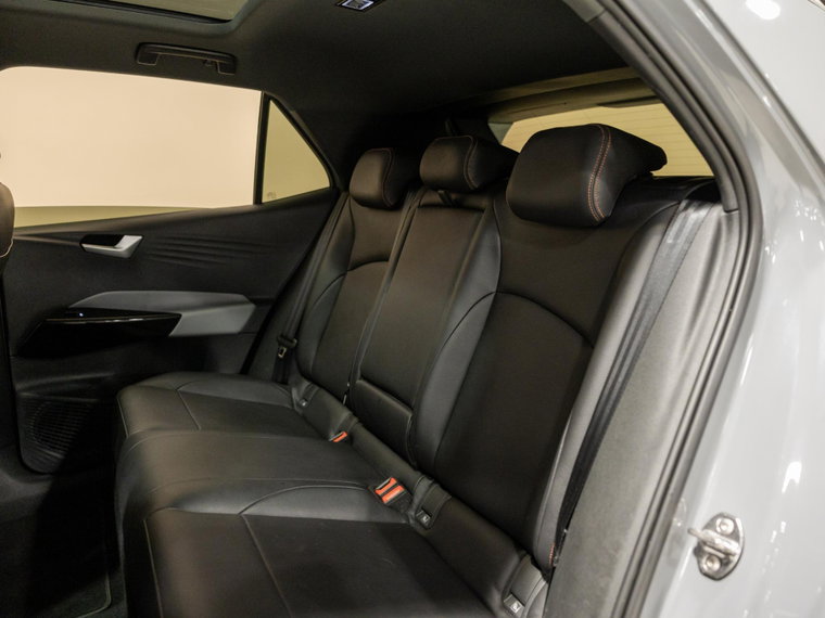 Vehicle Image 15