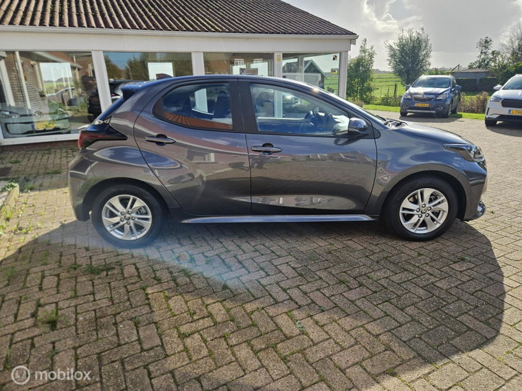 Vehicle Image 6