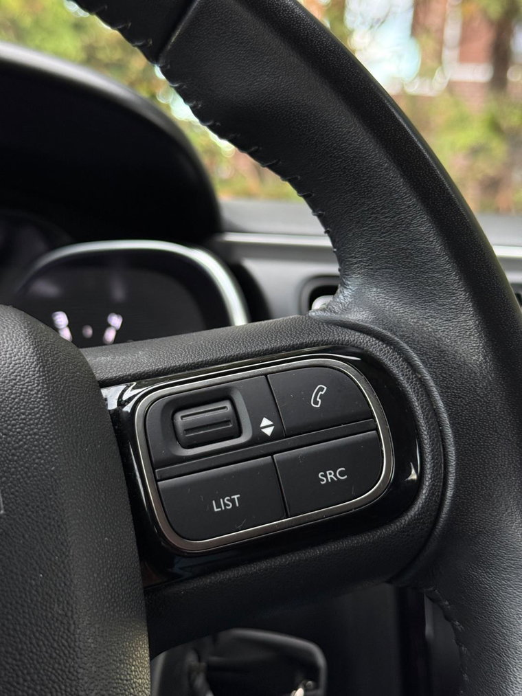 Vehicle Image 28