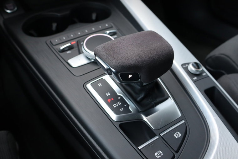 Vehicle Image 21