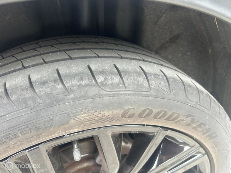 Vehicle Image 26