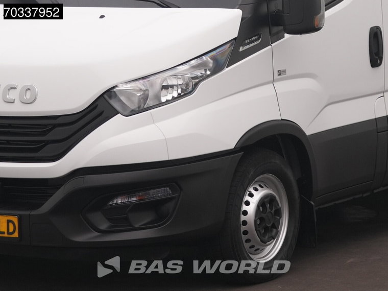 Vehicle Image 34