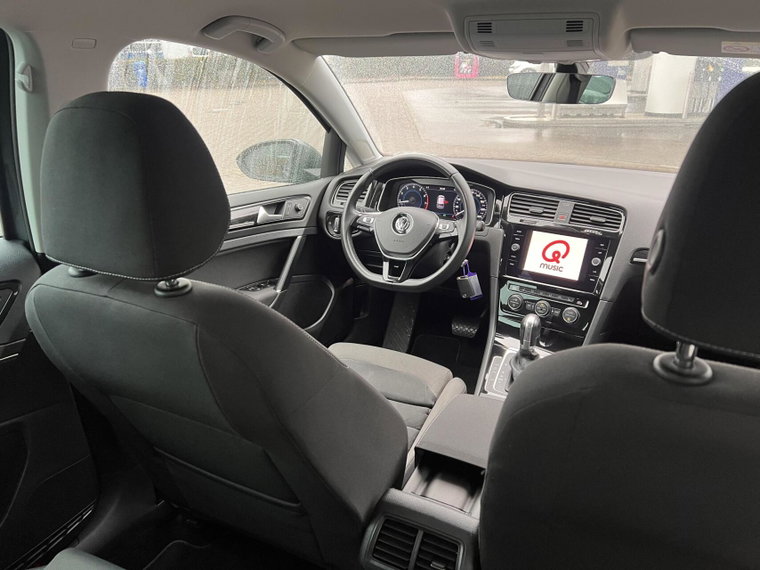 Vehicle Image 25