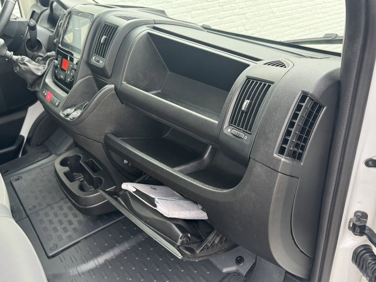 Vehicle Image 28