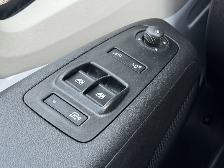 Vehicle Image 33
