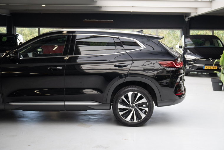 Vehicle Image 16