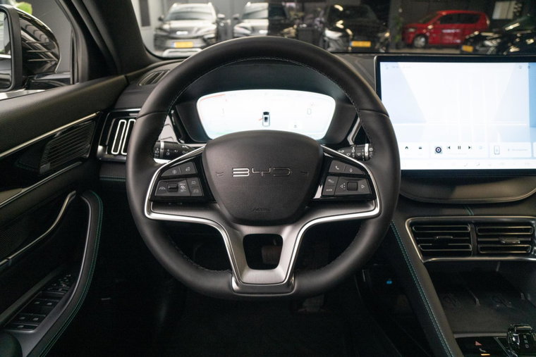 Vehicle Image 19