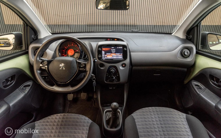 Vehicle Image 21