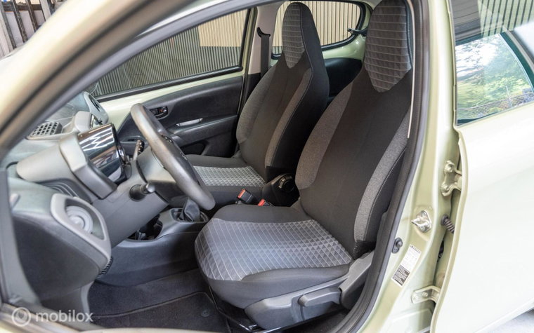 Vehicle Image 9