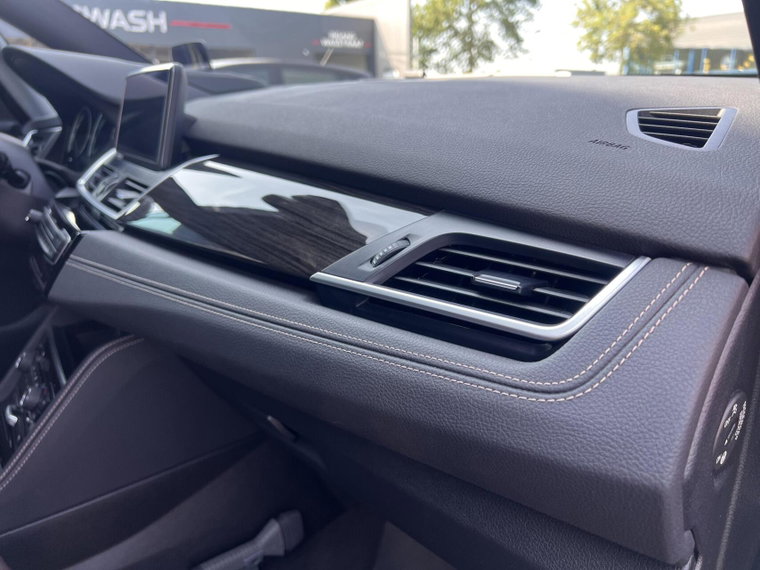 Vehicle Image 38