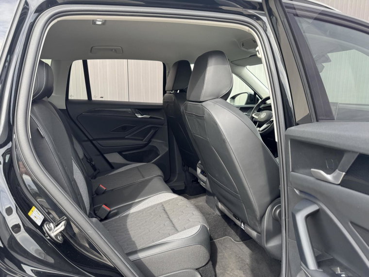 Vehicle Image 40
