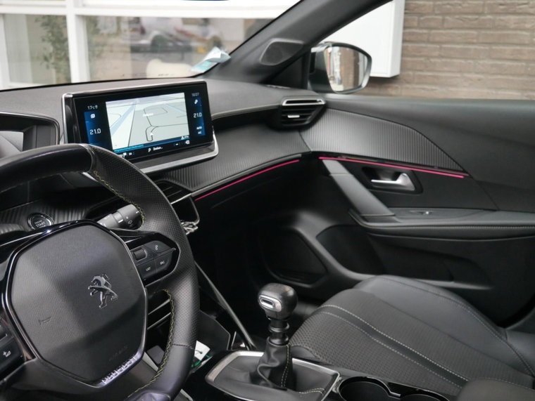Vehicle Image 16