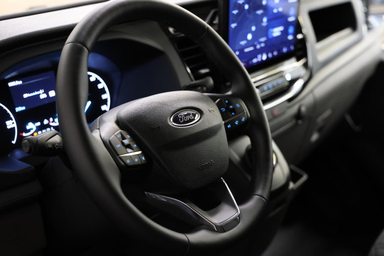 Vehicle Image 12