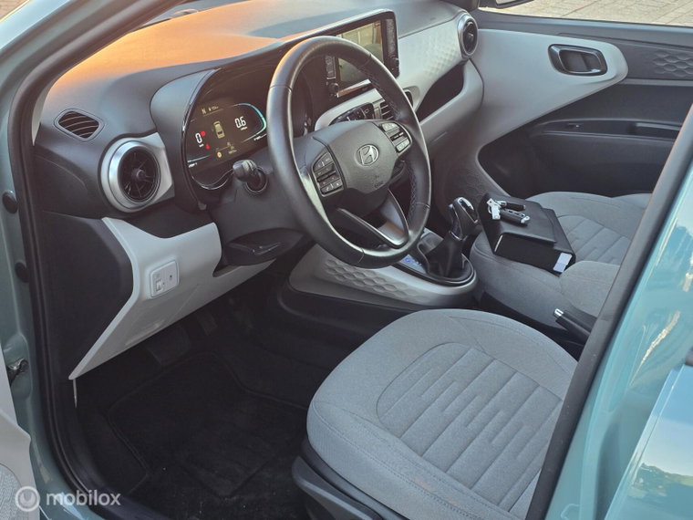Vehicle Image 10