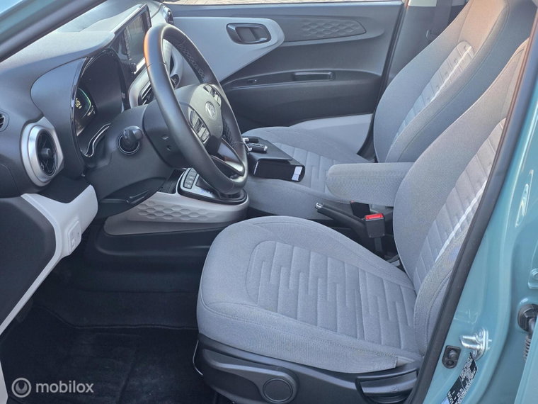 Vehicle Image 11