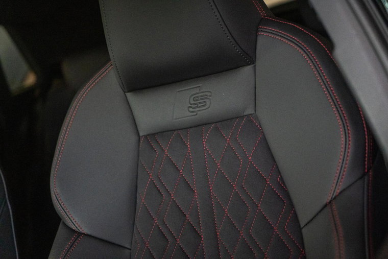 Vehicle Image 38