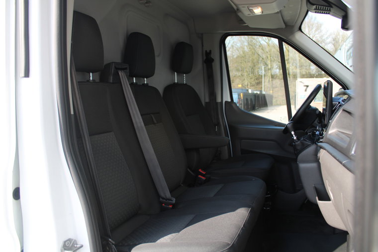 Vehicle Image 32