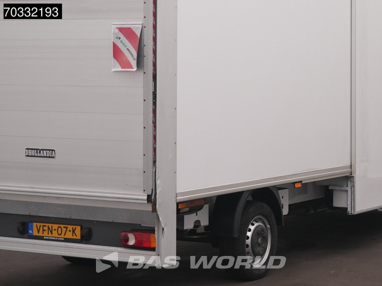 Vehicle Image 38