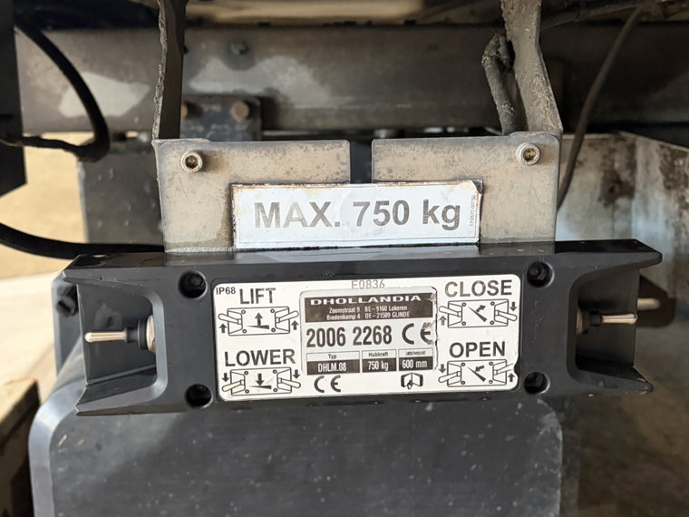 Vehicle Image 14