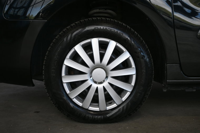Vehicle Image 16