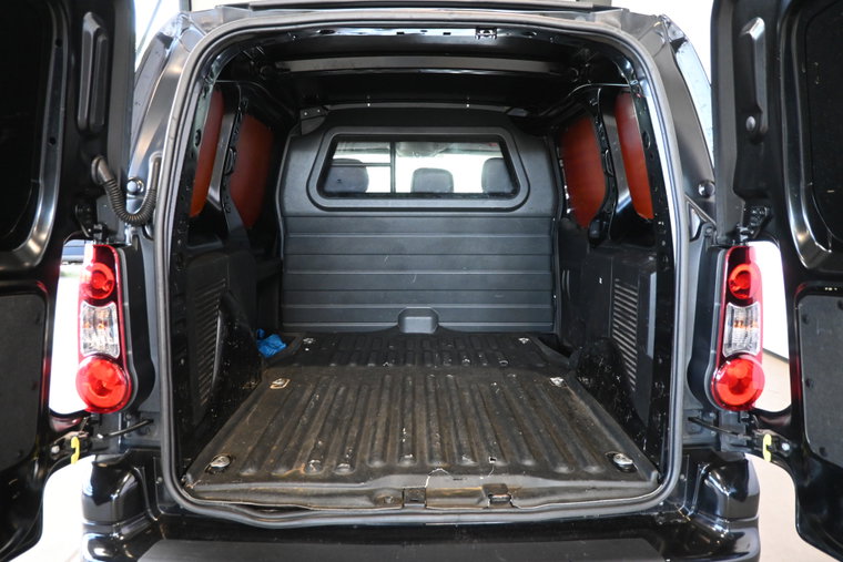 Vehicle Image 19