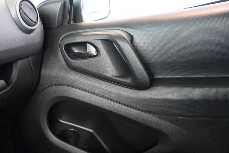 Vehicle Image 36