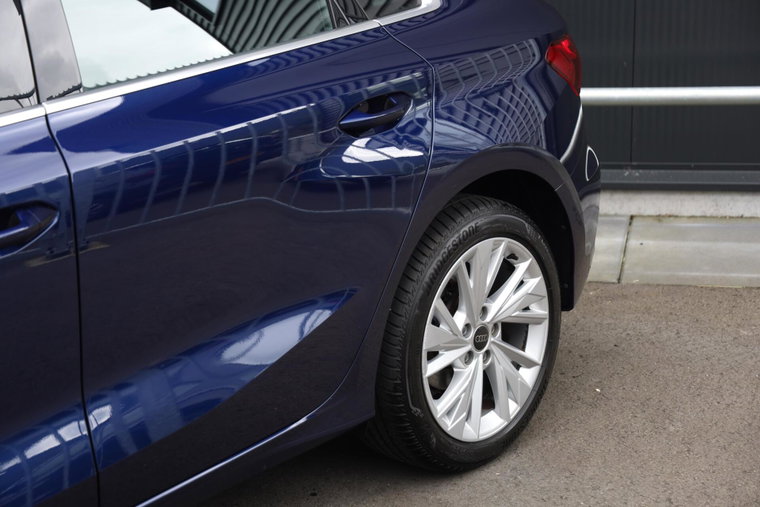 Vehicle Image 21