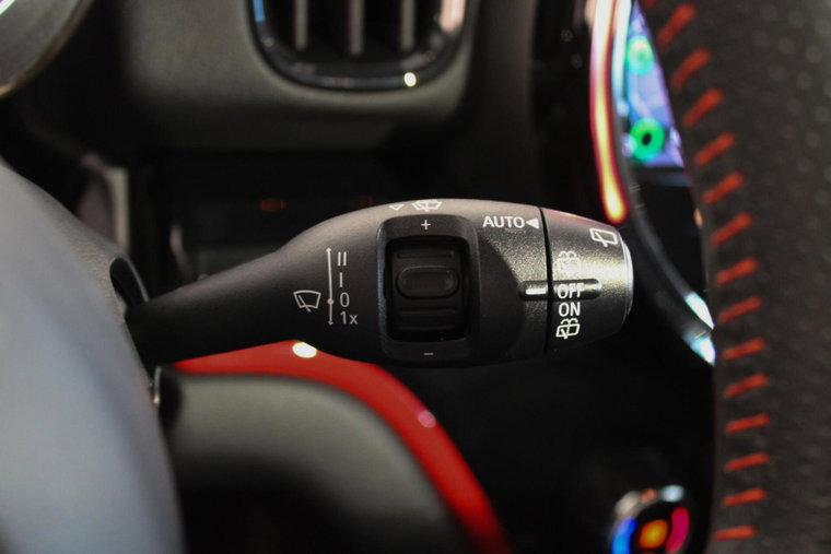 Vehicle Image 35