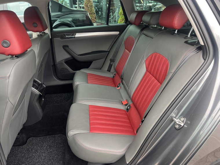 Vehicle Image 18