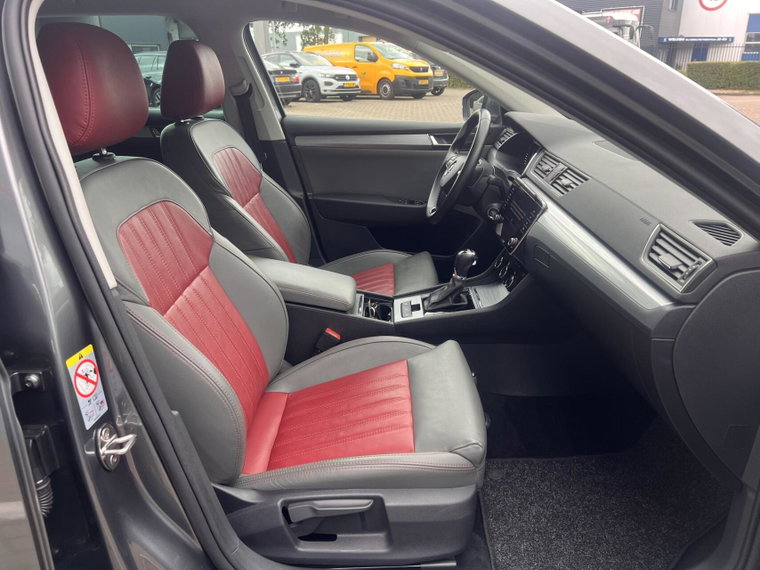 Vehicle Image 19