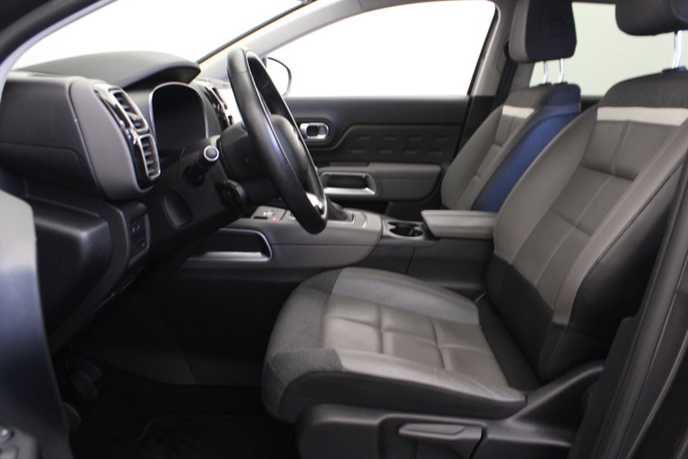 Vehicle Image 13