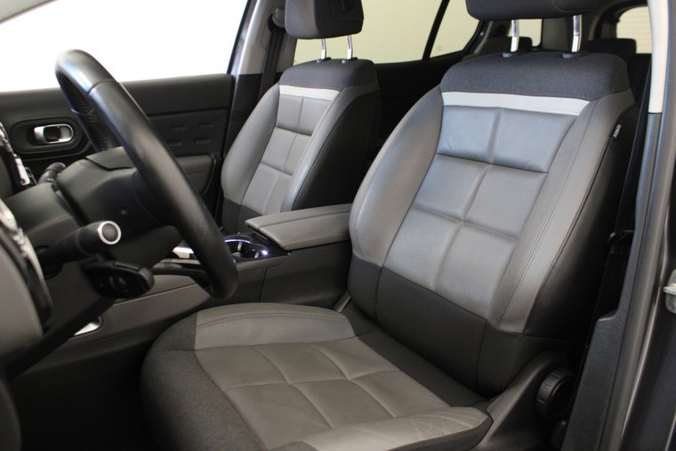 Vehicle Image 14