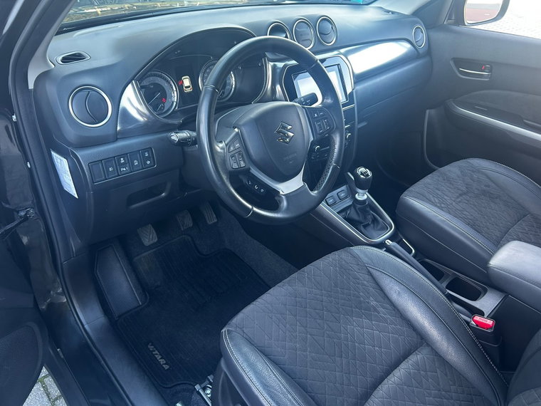 Vehicle Image 6