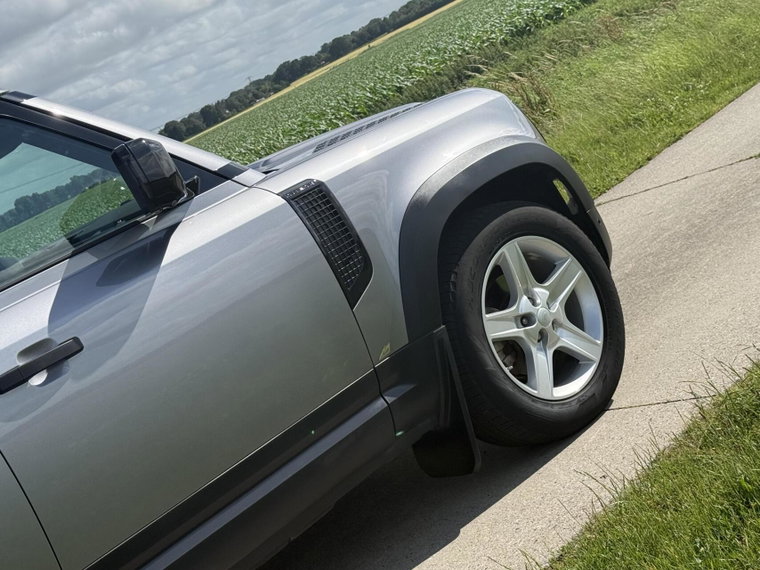 Vehicle Image 11