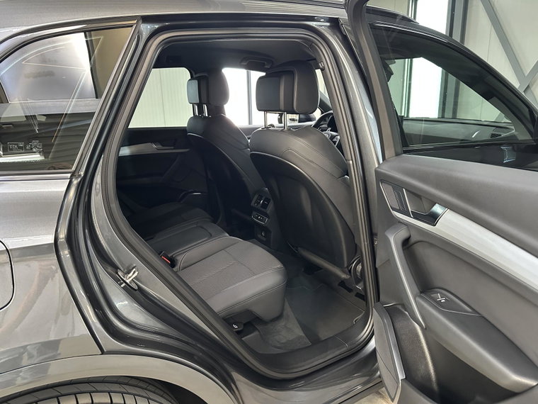 Vehicle Image 37