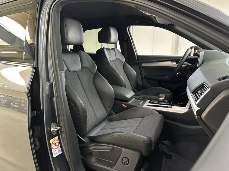 Vehicle Image 38
