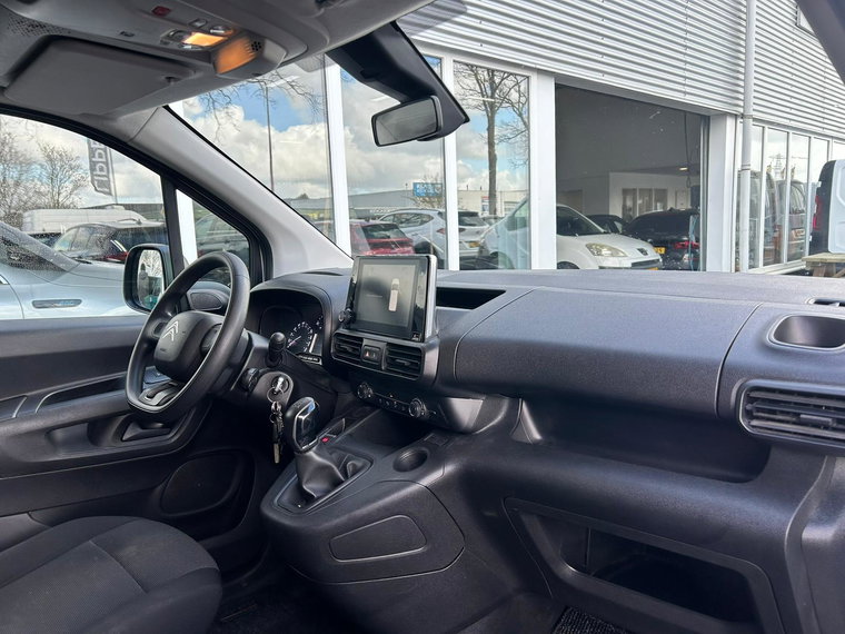 Vehicle Image 21