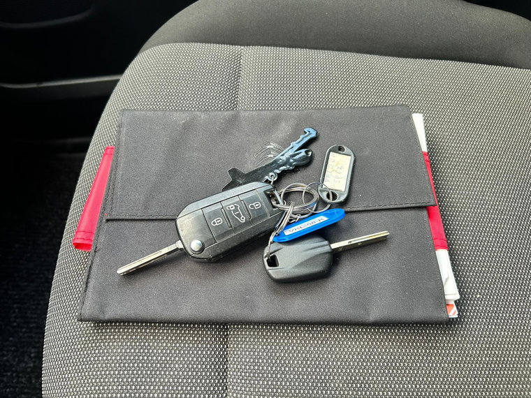 Vehicle Image 23