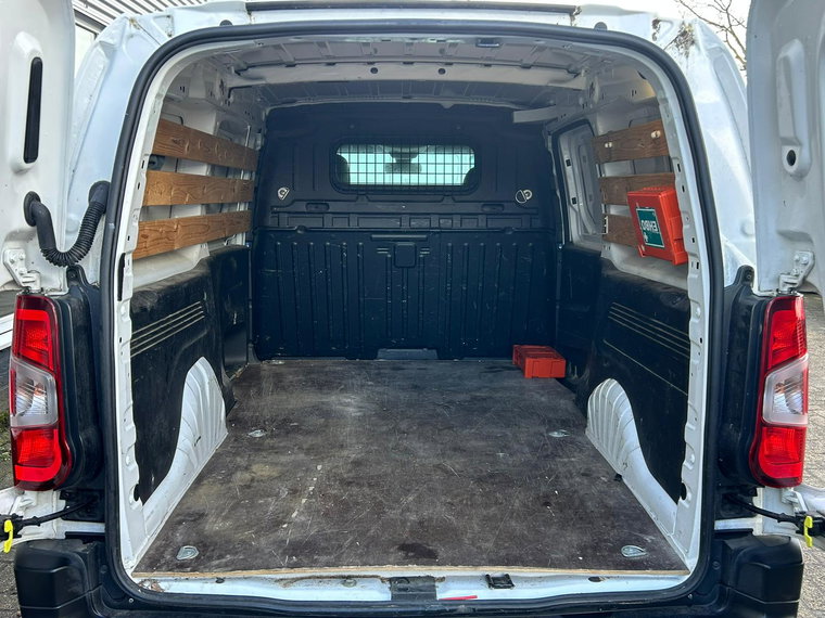 Vehicle Image 8