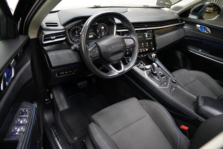 Vehicle Image 12