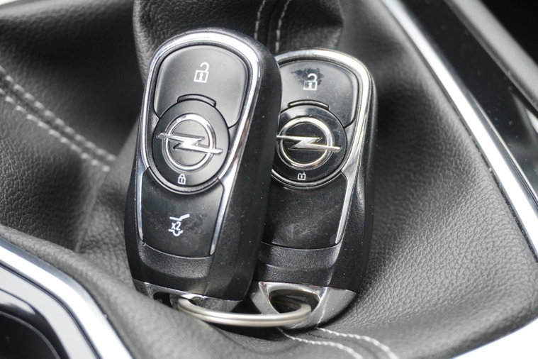 Vehicle Image 25