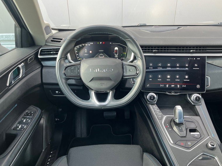 Vehicle Image 12