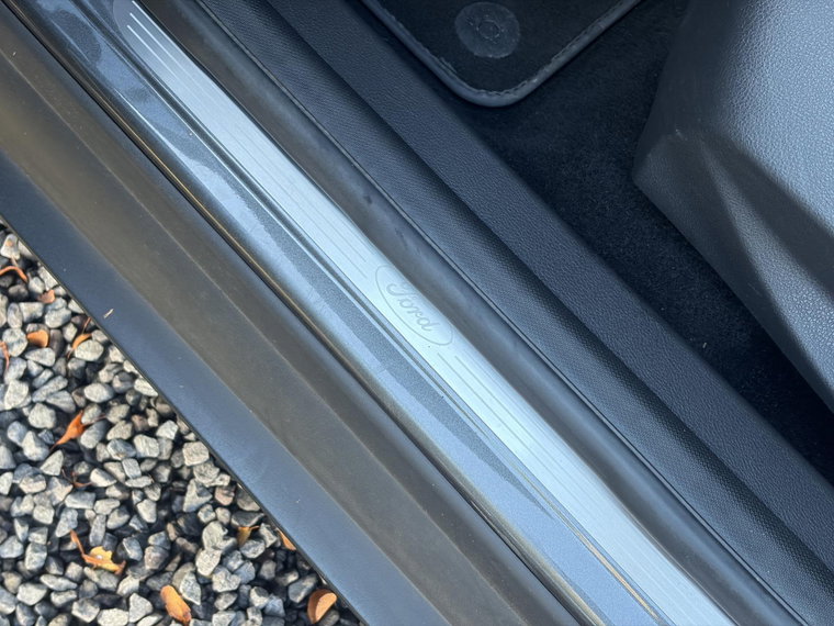 Vehicle Image 28