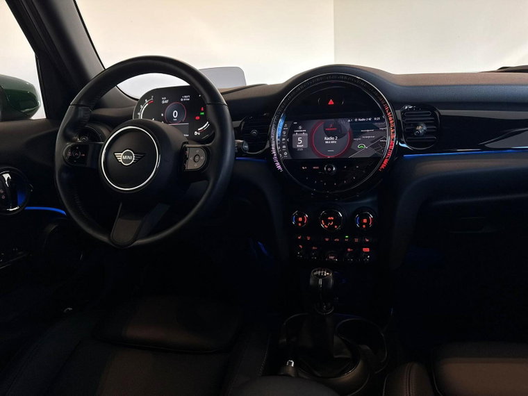 Vehicle Image 22