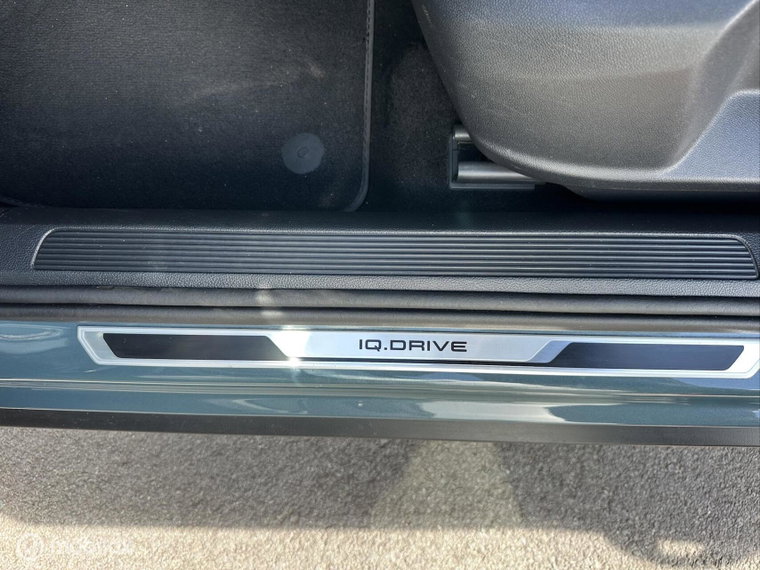 Vehicle Image 32