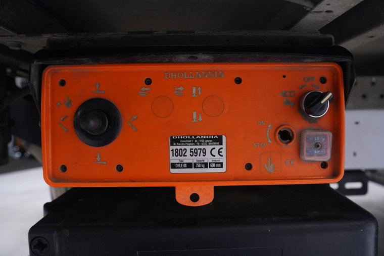 Vehicle Image 16