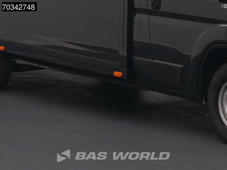 Vehicle Image 42